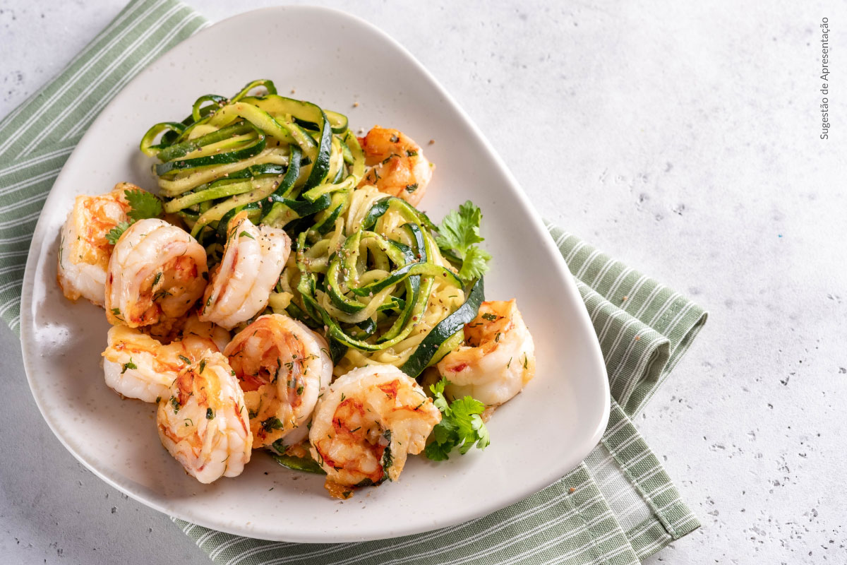 Noodles De Curgete Com Camarão E Pesto De Salsa